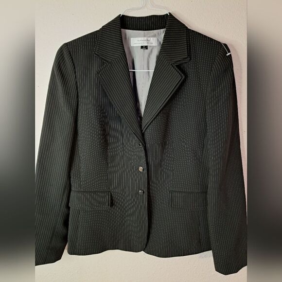 Tahari  black pinstripe blazer jacket size 8 - Picture 1 of 3
